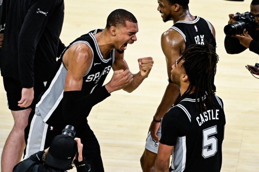 epa13005906 San Antonio Spurs forward/center Victor Wembanyama (L) celebrates with San Antonio Spurs guard Stephon Castle (R) after winning game 7 of the NBA West Conference Finals between Oklahoma City Thunder and San Antonio Spurs in Oklahoma City, Oklahoma, USA, 30 May 2026.  EPA/GERALD LEONG SHUTTERSTOCK OUT