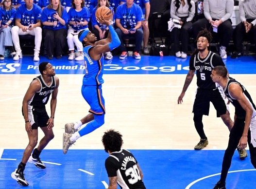 Shai Gilgeous-Alexander #2 of the Oklahoma City Thunder attempts a shot against against the San Antonio Spurs during the first quarter in Game Seven of the NBA Western Conference Finals at Paycom Center on May 30, 2026 in Oklahoma City, Oklahoma. NOTE TO USER: User expressly acknowledges and agrees that, by downloading and or using this photograph, User is consenting to the terms and conditions of the Getty Images License Agreement.   Joshua Gateley/Getty Images/AFP (Photo by Joshua Gateley / GETTY IMAGES NORTH AMERICA / Getty Images via AFP)