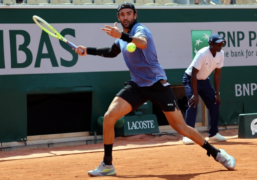epa13004250 Matteo Berrettini of Italy during his Men's 3rd round match against Francisco Comesana of Argentina at the French Open Grand Slam tennis tournament at Roland Garros in Paris, France, 30 May 2026.  EPA/CHRISTOPHE PETIT TESSON