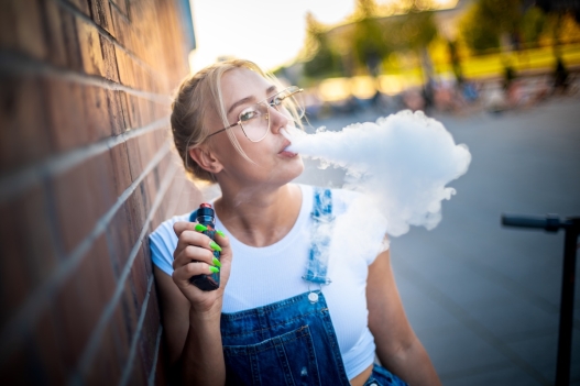 Il fumo di sigaretta elettronica e film lacrimale