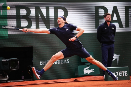 Germany's Alexander Zverev returns to Czech Republic's Jakub Mensik during the semifinal tennis match at the French Open in Paris, Friday, June 5, 2026. (AP Photo/Christophe Ena)