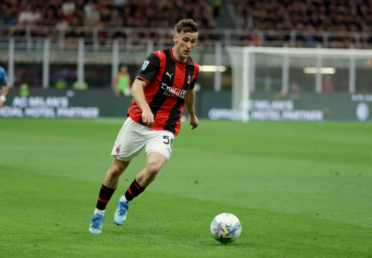MILAN, ITALY - MAY 24: Alexis Saelemaekers of AC Milan runs with the ball during the Serie A match between AC Milan and Cagliari Calcio at Giuseppe Meazza Stadium on May 24, 2026 in Milan, Italy. (Photo by Francesco Scaccianoce/AC Milan via Getty Images)