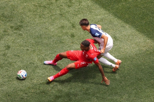  Manuel Akanji #5 of Switzerland is challenged by Amar Dedic #7 of Bosnia and Herzegovina during the FIFA World Cup 2026 Group B match between Switzerland and Bosnia and Herzegovina at Los Angeles Stadium on June 18, 2026 in Inglewood, California.   Richard Heathcote/Getty Images/AFP (Photo by Richard HEATHCOTE / GETTY IMAGES NORTH AMERICA / Getty Images via AFP)
