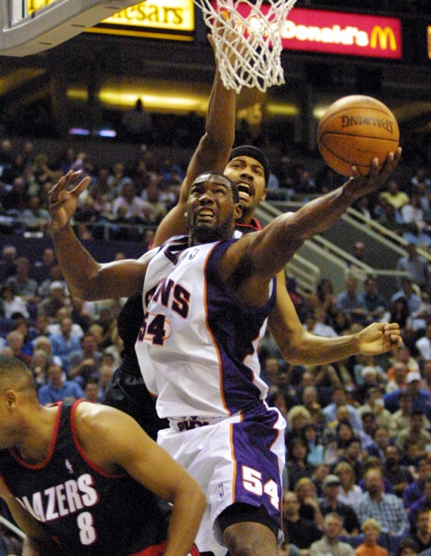 Phoenix Suns forward Rodney Rogers (L) is fouled by Portland Trail Blazers Rasheed Wallace during the second quarter 02 November, 2000, in Phoenix. AFP Photo/Mike FIALA (Photo by Mike FIALA / AFP)