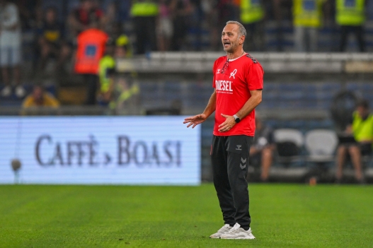Vicenza's head coach Fabio Gallo during the Italian Cup soccer match between Genoa and Vicenza at Luigi Ferraris Stadium in Genoa, Friday, August 15, 2025. (Tano Pecoraro/LaPresse)
