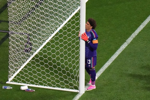Mexico goalkeeper Guillermo Ochoa (13) celebrates after the World Cup Group A soccer match between Czechia and Mexico in Mexico City, Wednesday, June 24, 2026. (AP Photo/Eduardo Verdugo)