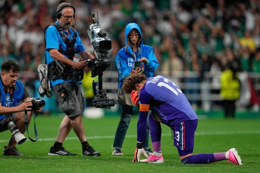Mexico goalkeeper Guillermo Ochoa (13) reacts after the World Cup Group A soccer match between Czechia and Mexico in Mexico City, Wednesday, June 24, 2026. (AP Photo/Natacha Pisarenko )