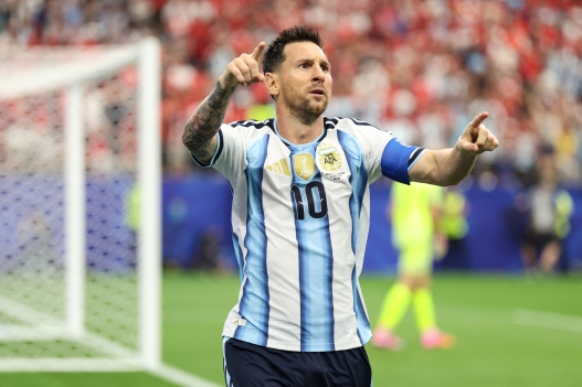  Lionel Messi #10 of Argentina celebrates after scoring his team's first goal during the FIFA World Cup 2026 Group J match between Argentina and Austria at Dallas Stadium on June 22, 2026 in Dallas, United States.   Charlotte Wilson/Getty Images/AFP (Photo by Charlotte Wilson / GETTY IMAGES NORTH AMERICA / Getty Images via AFP)