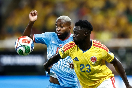 Congo DR's forward #17 Cedric Bakambu and Colombia's defender #23 Davinson Sanchez fight for the ball during the 2026 World Cup Group K football match between Colombia and Democratic Republic of Congo at the Guadalajara Stadium in Zapopan on June 23, 2026.  (Photo by Ulises RUIZ / AFP)