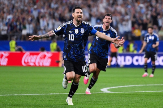  Lionel Messi #10 of Argentina celebrates scoring his team's third goal during the FIFA World Cup 2026 Group J match between Jordan and Argentina at Dallas Stadium on June 27, 2026 in Arlington, Texas.   David Ramos/Getty Images/AFP (Photo by David Ramos / GETTY IMAGES NORTH AMERICA / Getty Images via AFP)