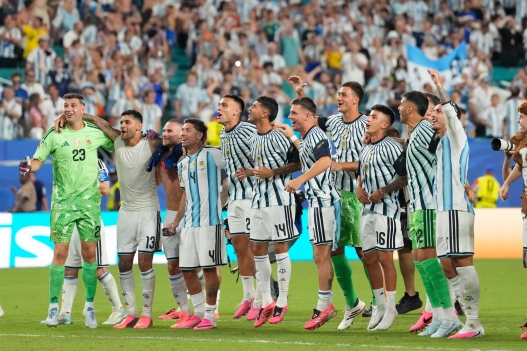Players of Argentina celebrate after the World Cup round of 32 soccer match against Cape Verde in Miami Gardens, Fla., Friday, July 3, 2026. (AP Photo/Rebecca Blackwell)