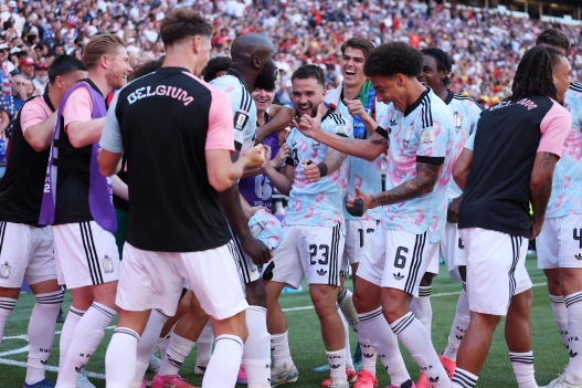  Romelu Lukaku #9 of Belgium celebrates with teammates after scoring the team's fourth goal during the FIFA World Cup 2026 Round of 16 match between USA and Belgium at Seattle Stadium on July 06, 2026 in Seattle, Washington.   Jamie Squire/Getty Images/AFP (Photo by JAMIE SQUIRE / GETTY IMAGES NORTH AMERICA / Getty Images via AFP)