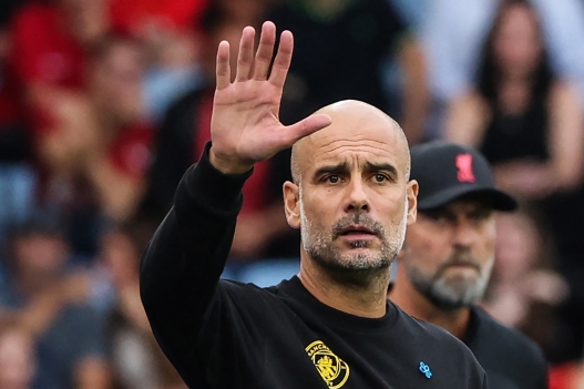 Manchester City's Spanish manager Pep Guardiola (front) reacts with Liverpool's German manager Jurgen Klopp behind him during the English FA Community Shield football match between Liverpool and Manchester City at the King Power Stadium in Leicester on July 30, 2022. (Photo by Nigel Roddis / AFP)
