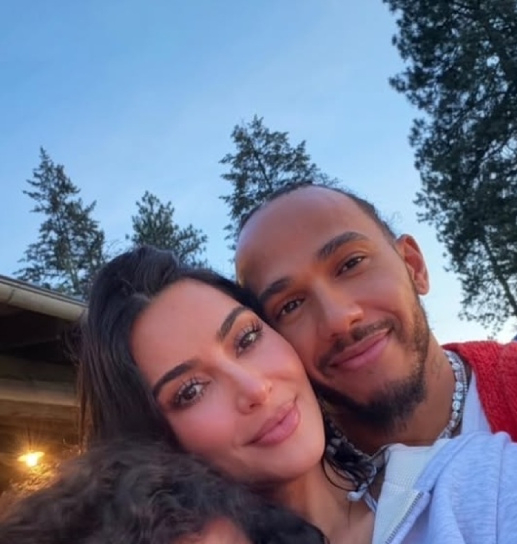 Lewis Hamilton e Kim Kardashian la foto in vacanza al lago