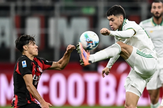 Milan vs Roma: Soulé (Roma) en duel avec Ricci (Milan) lors d’un match de Serie A