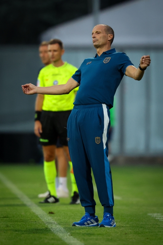 Napoli’s head coach Massimiliano Allegri   during the friendly match Napoli and Osasuna  at the Teofilo Patini Stadium in Castel Di Sangro, Central Southern Italy - Wednesday, August 05 , 2026. Sport - Soccer . (Photo by Alessandro Garofalo/LaPresse)