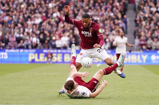 Jean-Clair Todibo of West Ham United and Viktor Gyokeres of Arsenal during the Premier League match between West Ham United and Arsenal at London Stadium in London, United Kingdom, on May 10, 2026. (Photo by Harvey Murphy/News Images/NurPhoto) (Photo by News Images / NurPhoto via AFP)