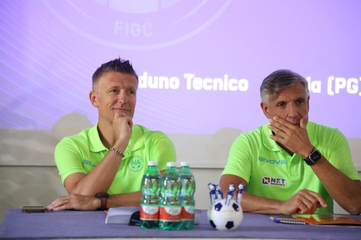  Daniele Orsato, Nuovo responsabile della commissione nazionale arbitri di serie A e B, Domenico Messina, Direttore Tecnico dell'Associazione Italiana Arbitri, durante una conferenza stampa al raduno precampionato degli arbitri a Cascia, 11 agosto 2026. ANSA/GIANLUIGI BASILIETTI