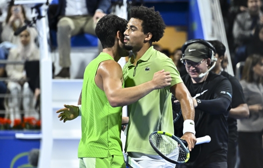 epa12766547 Carlos Alcaraz (L) of Spain with Arthur Fils of France after winning their men's singles final match at the Qatar Open tennis tournament in Doha, Qatar, 21 February 2026. EPA/NOUSHAD THEKKAYIL