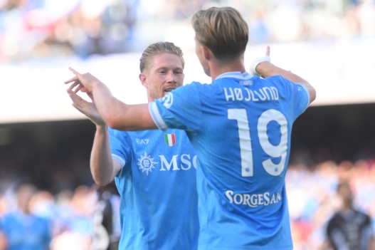 Napoliâs Rasmus Hojlund celebrates after scoring a goal of 1-0 with Napoliâs Kevin De Bruyne during the Serie A soccer match between Napoli and Udinese at the Diego Armando Maradona Stadium in Naples, southern italy - Sunday , May 24, 2026. Sport - Soccer . (Photo by Alessandro Garofalo/LaPresse)