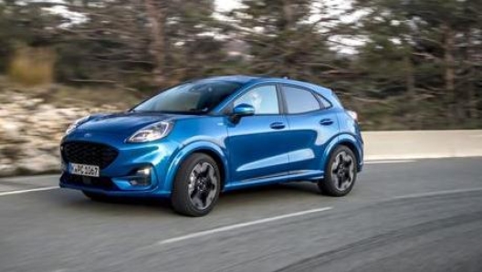Ford Puma prezzo motori dimensioni pro e contro prove Gazzetta