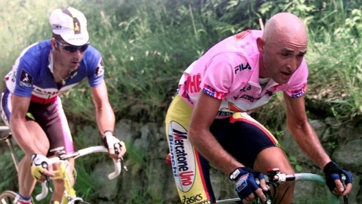 Il 30 maggio 1999, durante la 15esima tappa del Giro d'Italia, Marco Pantani riesce in un'impresa leggendaria sulla salita che porta al santuario di Oropa. Il Pirata viene bloccato da un problema alla catena all'inizio della salita ed è costretto a una rimonta furiosa per riprendere tutti i suoi avversari, rientrerà su Jalabert a 3 km