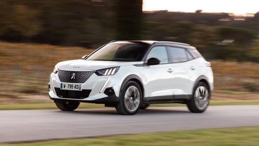 Così come la 208, anche Peugeot 2008 è disponibile a trazione benzina, diesel ed elettrica