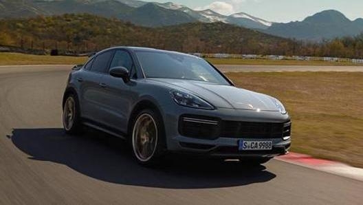 Non mancherà la Porsche Cayenne Turbo GT con il suo V8 biturbo da quattro litri e 640 Cv di potenza massima