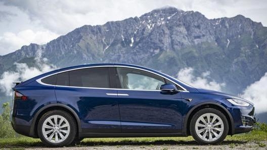 La Tesla Model X  lunga poco di cinque metri