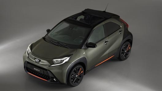 La nuova Toyota Aygo X cambia dentro e fuori, tante novità estetiche e piattaforma derivata dalla Yaris