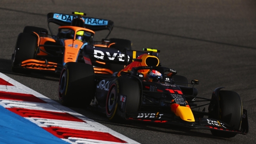 BAHRAIN, BAHRAIN - MARCH 18: Sergio Perez of Mexico driving the (11) Oracle Red Bull Racing RB18 leads Lando Norris of Great Britain driving the (4) McLaren MCL36 Mercedes during practice ahead of the F1 Grand Prix of Bahrain at Bahrain International Circuit on March 18, 2022 in Bahrain, Bahrain. (Photo by Clive Mason/Getty Images)