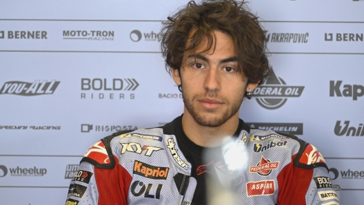 AUSTIN, TEXAS - APRIL 08: Enea Bastianini of Italy and Gresini Racing MotoGP looks on in box during the MotoGP Of The Americas - Free Practice on April 08, 2022 in Austin, Texas.   Mirco Lazzari gp/Getty Images/AFP == FOR NEWSPAPERS, INTERNET, TELCOS & TELEVISION USE ONLY ==