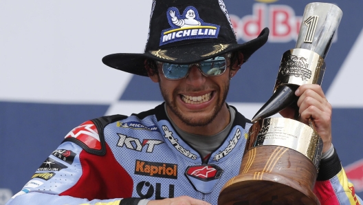 epa09883454 Italian Enea Bastianini of Gresini Racing celebrates after celebrates after winning the MotoGP race during the Motorcycling Grand Prix of the Americas at the Circuit of the Americas, Austin, USA, 10 April 2022.  EPA/ADAM DAVIS