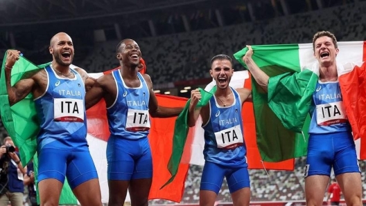 La staffetta azzurra conquista l'oro nella 4x100 a Tokyo