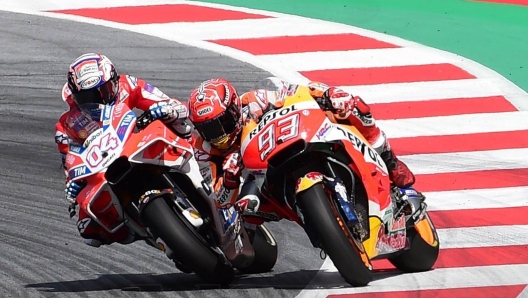 Andrea Dovizioso in lotta con Marc Marquez al GP d'Austria