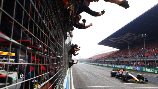 L'arrivo vincente di Max Verstappen a Zandvoort. Getty