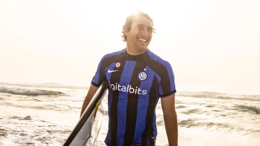 Leonardo Fioravanti con la maglia dell'Inter.