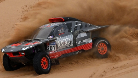 L'Audi RS Q e-tron E2 durante l'ottava tappa della Dakar Afp