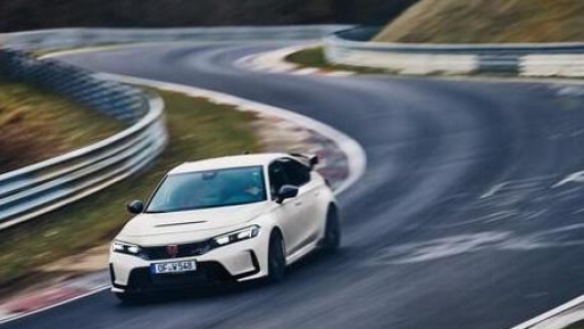 Il motore della Civic Type R eroga 330 Cv e 420 Nm di coppia