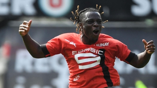 Rennes' Belgian forward Jeremy Doku celebrates scoring his team's fourth goal during the French L1 football match between Stade Rennais FC and SCO Angers at The Roazhon Park Stadium in Rennes, western France on April 30, 2023. (Photo by JEAN-FRANCOIS MONIER / AFP)