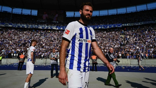 Hertha Berlin's French midfielder Lucas Tousart (C) walks out of the stadium after greeting the fans after the end of the German first division Bundesliga football match between Hertha Berlin and VfL Bochum in Berlin, Germany, on May 20, 2023. (Photo by John MACDOUGALL / AFP) / DFL REGULATIONS PROHIBIT ANY USE OF PHOTOGRAPHS AS IMAGE SEQUENCES AND/OR QUASI-VIDEO