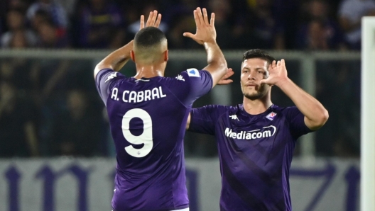 Foto Massimo Paolone/LaPresse 22 Ottobre 2022 - Firenze, Italia - sport, calcio - Fiorentina vs Inter - Campionato italiano di calcio Serie A TIM 2022/2023 - Stadio Artemio Franchi. Nella foto: Luka Jovic (ACF Fiorentina) esulta con Arthur Cabral (ACF Fiorentina) dopo aver realizzato il gol 3-3

October 22, 2022 Florence, Italy - sport, calcio - Fiorentina vs Inter - Italian Serie A Football Championship 2022/2023 - Artemio Franchi Stadium. In the pic: Luka Jovic (ACF Fiorentina) celebrates with Arthur Cabral (ACF Fiorentina) after scoring goal 3-3