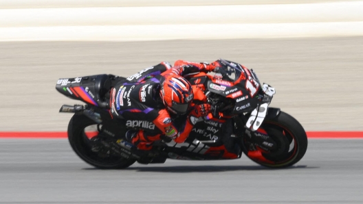 Aprilia Spanish rider Maverick Vinales rides during the second MotoGP free practice session of the Moto Grand Prix of Catalonia at the Circuit de Catalunya on September 1, 2023 in Montmelo on the outskirts of Barcelona. (Photo by Josep LAGO / AFP)