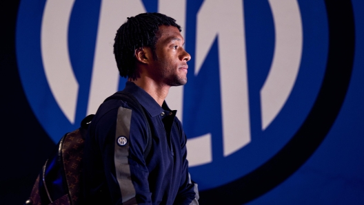 MILAN, ITALY - SEPTEMBER 16: Juan Cuadrado of FC Internazionale arrives at the stadium prior to the Serie A TIM match between FC Internazionale and AC Milan at Stadio Giuseppe Meazza on September 16, 2023 in Milan, Italy. (Photo by Mattia Ozbot - Inter/Inter via Getty Images)