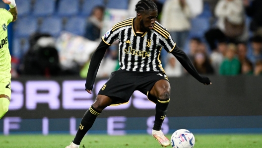 REGGIO NELL'EMILIA, ITALY - SEPTEMBER 23: Samuel Iling of Juventus in action during the Serie A TIM match between US Sassuolo and Juventus at Mapei Stadium - Citta' del Tricolore on September 23, 2023 in Reggio nell'Emilia, Italy. (Photo by Daniele Badolato - Juventus FC/Juventus FC via Getty Images)