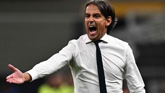 Inter Milan's Italian coach Simone Inzaghi reacts during the Italian Serie A football match between Inter Milan and Sassuolo at the San Siro stadium in Milan on September 27, 2023. (Photo by GABRIEL BOUYS / AFP)