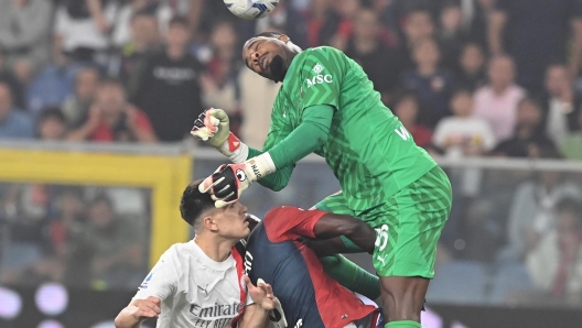 GENOA, ITALY - OCTOBER 07:  Mike Maignan of AC Milan in action during the Serie A TIM match between Genoa CFC and AC Milan at Stadio Luigi Ferraris on October 07, 2023 in Genoa, Italy. (Photo by Claudio Villa/AC Milan via Getty Images)