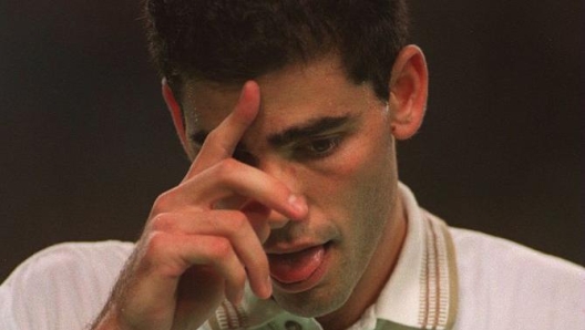 10 DEC 1994:  PETE SAMPRAS OF THE USA LOOKS EXHAUSTED AS HE LOSES A POINT TO GORAN IVANISEVIC OF CROATIA IN THE SEMI FINAL OF THE  COMPAQ GRAND SLAM CUP. Mandatory Credit: Clive Brunskill/ALLSPORT