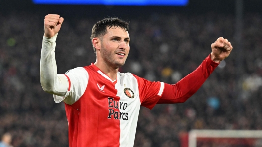 Feyenoord's Mexican forward #29 Santiago Gimenez celebrates after scoring his team's third goal during the UEFA Champions League Group E football match between Feyenoord and Lazio at The De Kuip Stadium, in Rotterdam on October 25, 2023. cel (Photo by JOHN THYS / AFP)