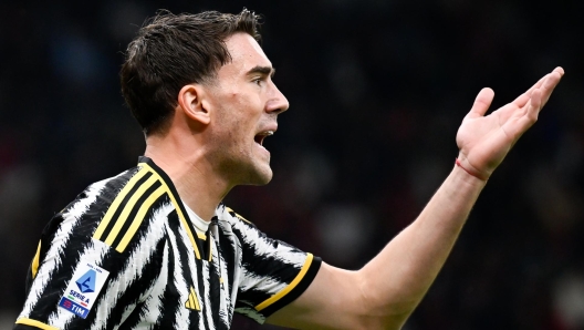 MILAN, ITALY - OCTOBER 22: Dusan Vlahovic of Juventus during the Serie A TIM match between AC Milan and Juventus at Stadio Giuseppe Meazza on October 22, 2023 in Milan, Italy. (Photo by Daniele Badolato - Juventus FC/Juventus FC via Getty Images)